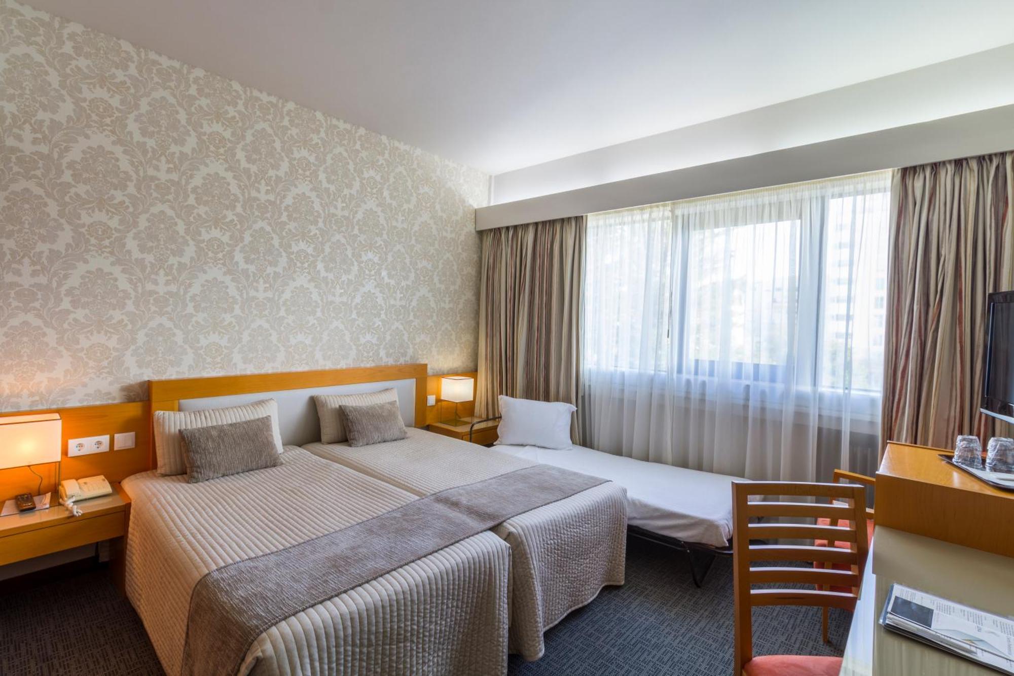 Hotel Eurosol Leiria & Jardim Екстериор снимка